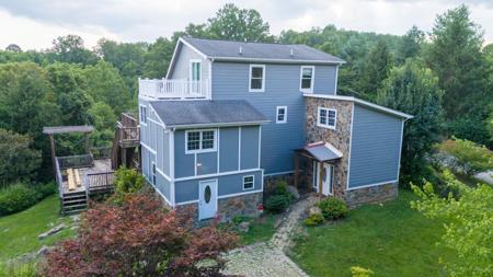 440 Aurora LN