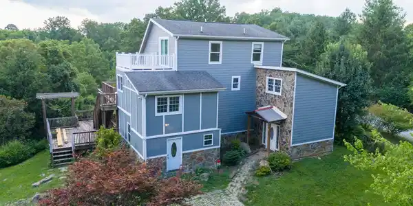 440 Aurora LN