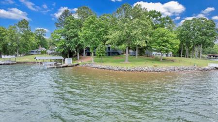 230 Lee DR
