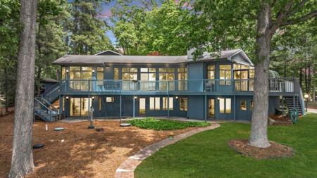 230 Lee DR
