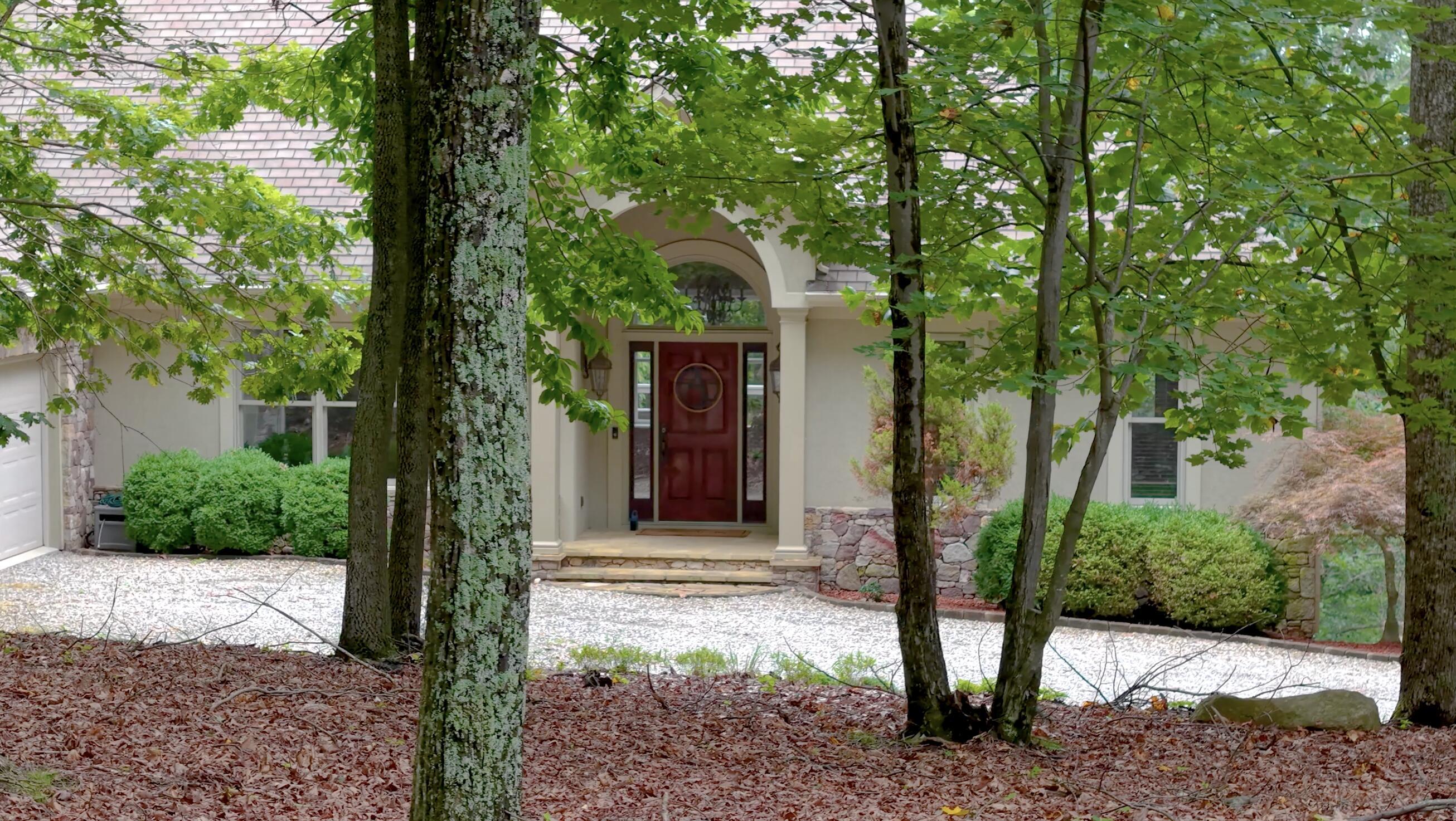 Image 4: Front Entry