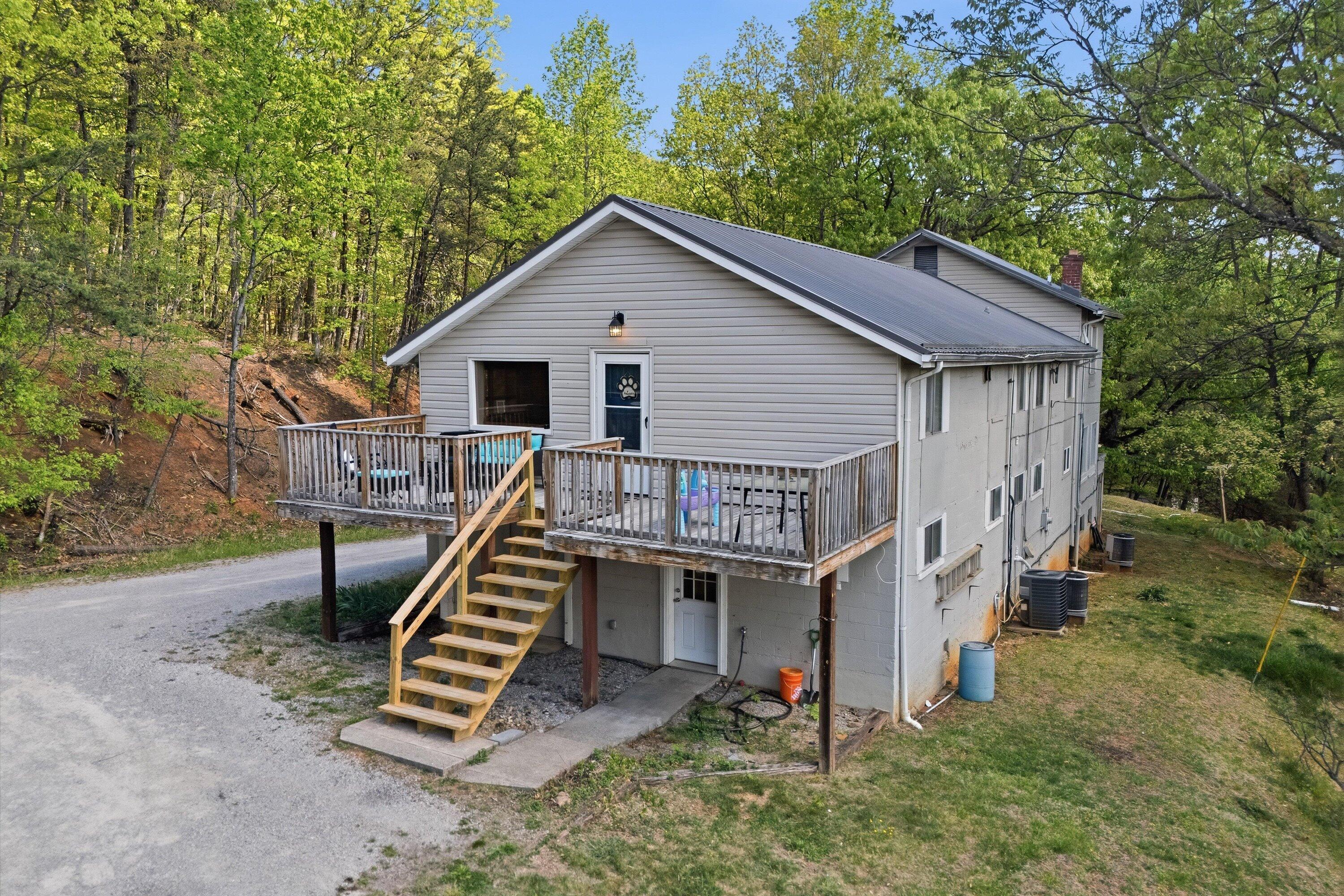 Image 1: 897 Dellwood Rd, Salem