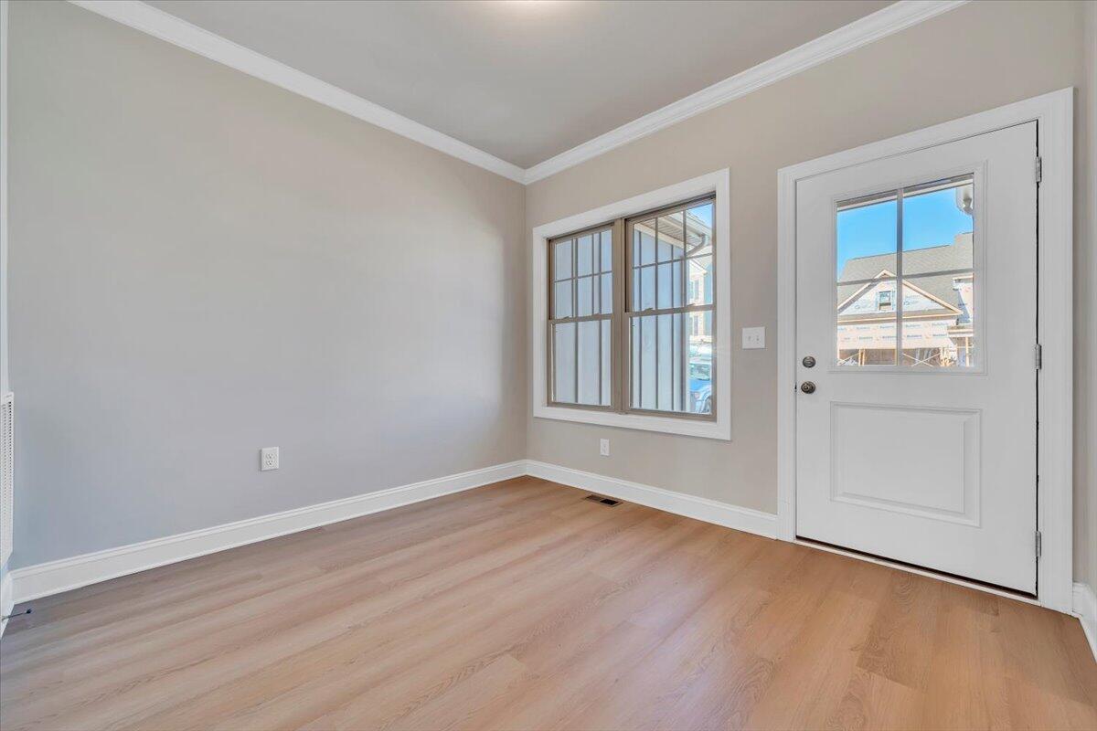 Image 2: 01- Foyer