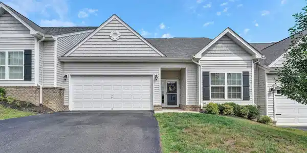 46 Carrington CT
