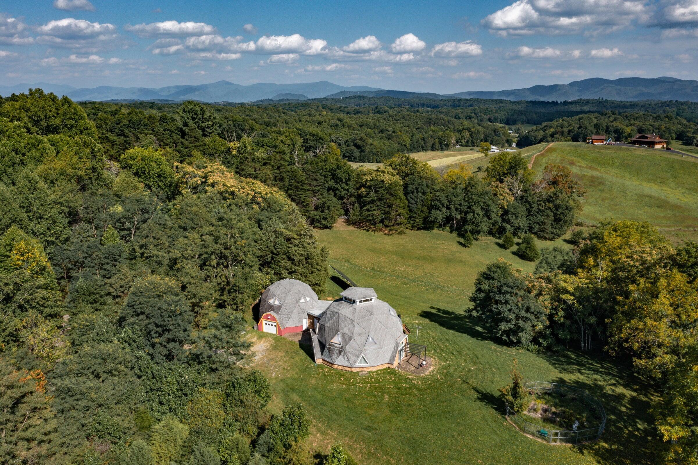 Image 3: 3 4745 Plank Rd