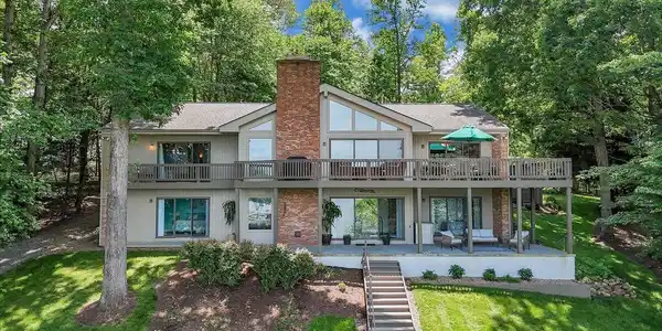 114 Freeboard DR