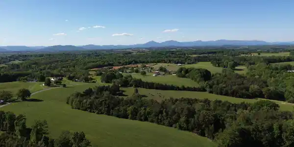 Image 2: Rock Cliff Farm