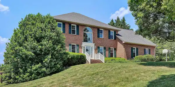 341 Sommersby LN