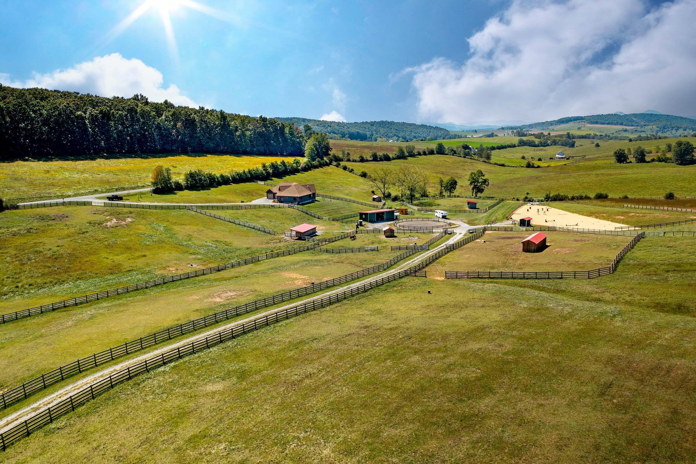 Image 1: Welcome to one of the finest horse farms