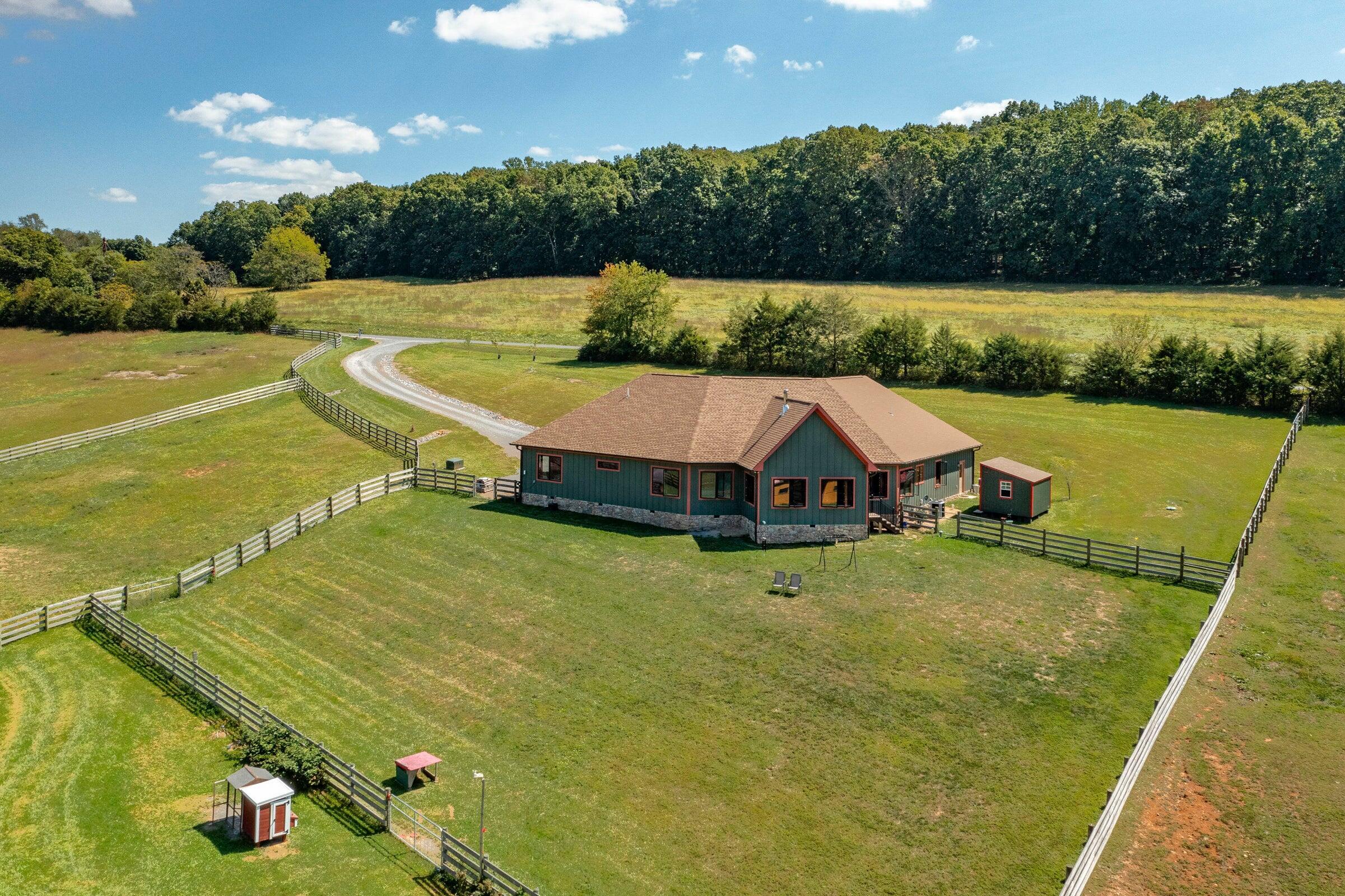 Image 4: 4 747 New Providence Rd
