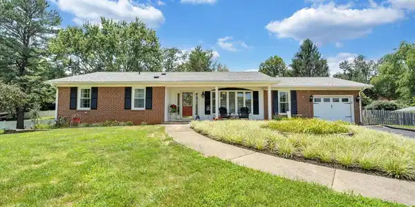 136 Grimes ST