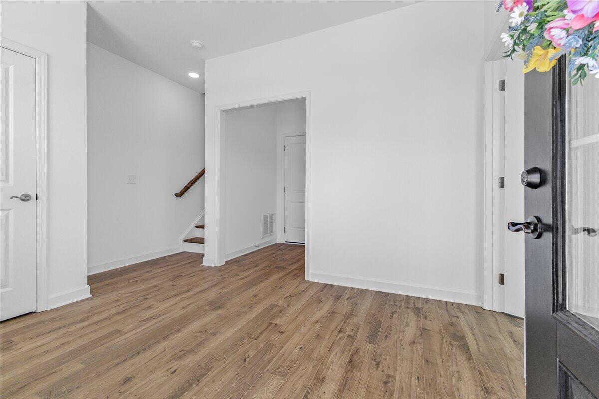 Image 4: 04-248 Colony Ave-4
