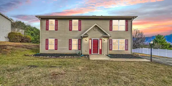 583 Hillview DR