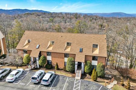 3347 Forest CT
