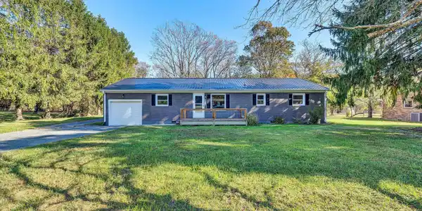 304 Broken Arrow LN