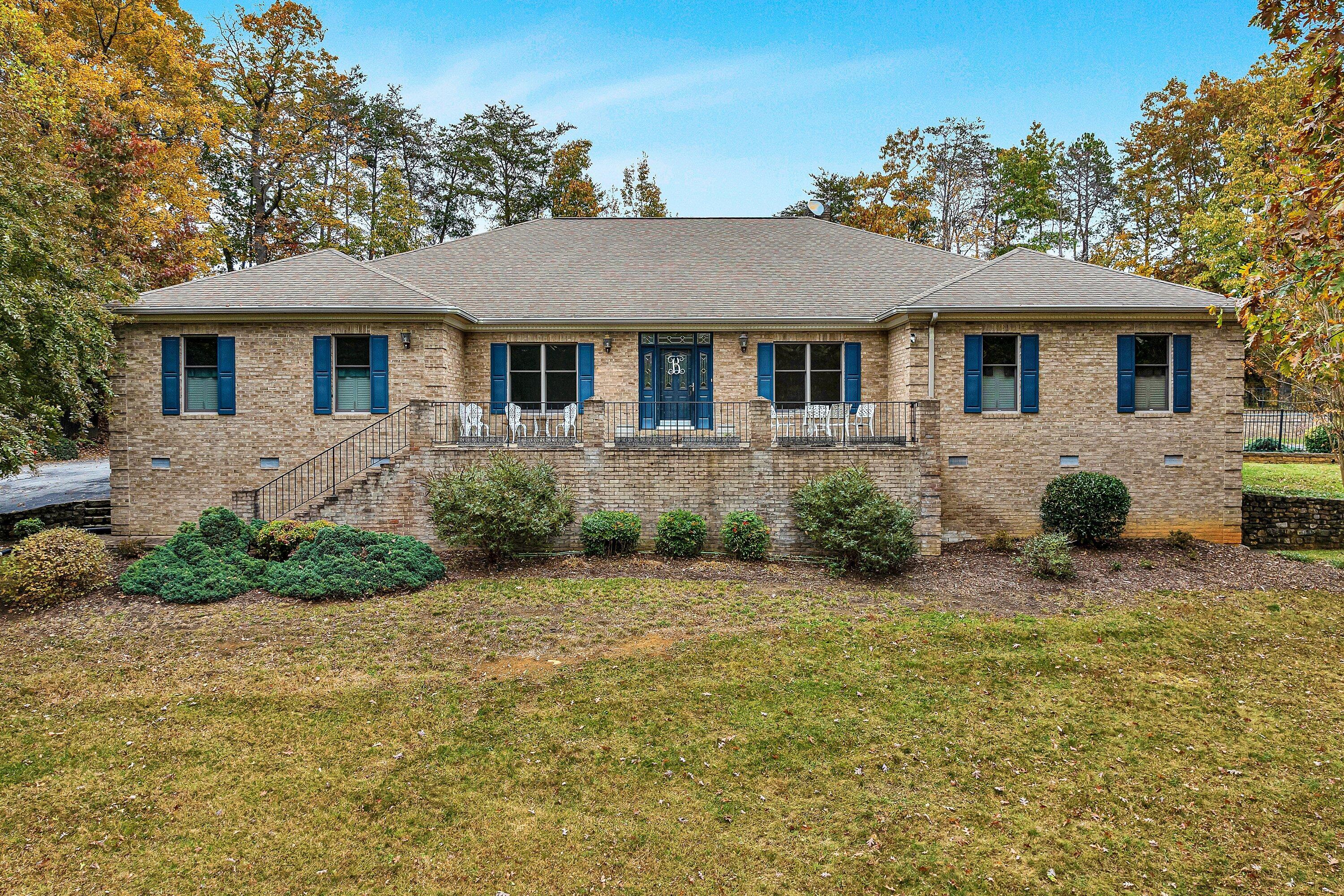 Image 2: 294 HD Front Ext.