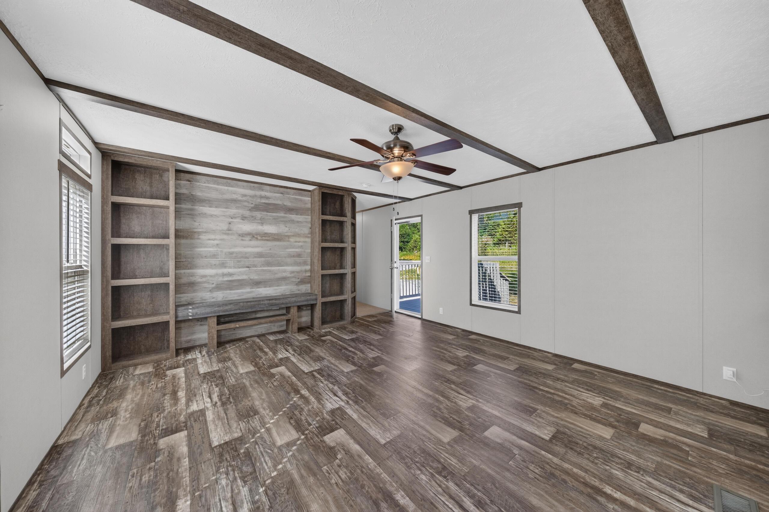 Image 3: LIVING AREA