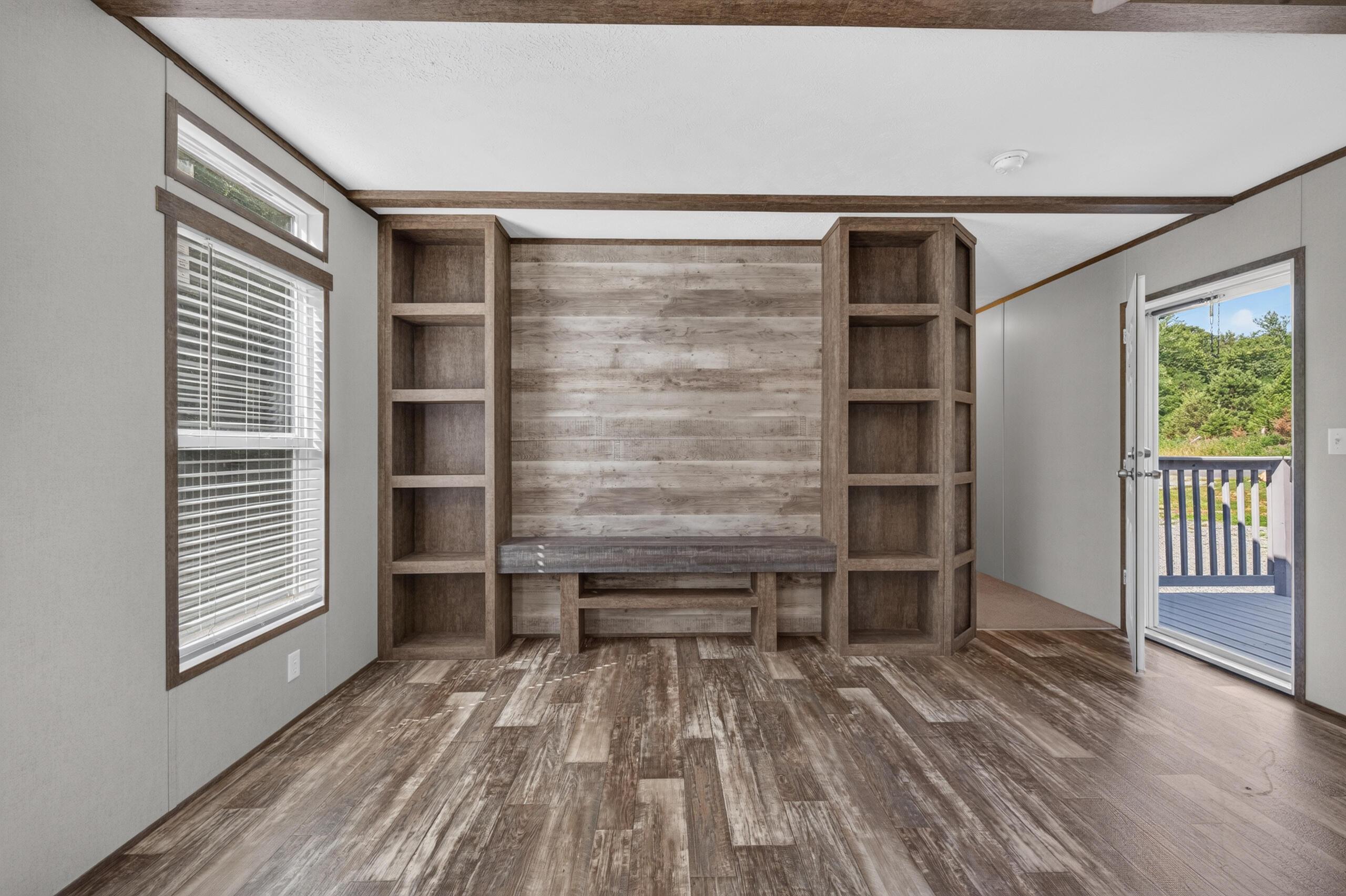Image 4: LIVING AREA
