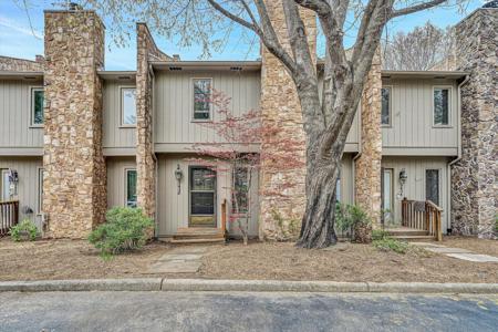3432 Stonehenge Square