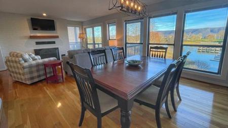 290 Sailors Cove DR