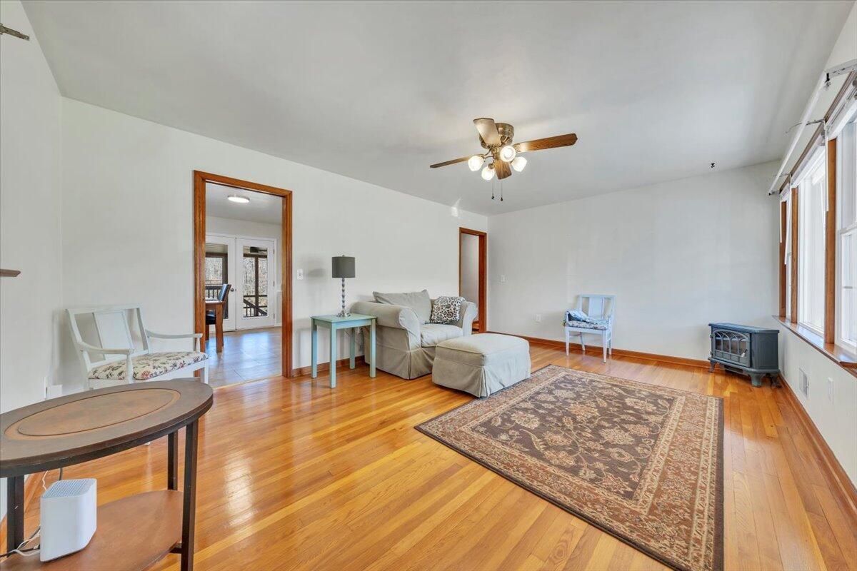 Image 2: 02-MIB00639