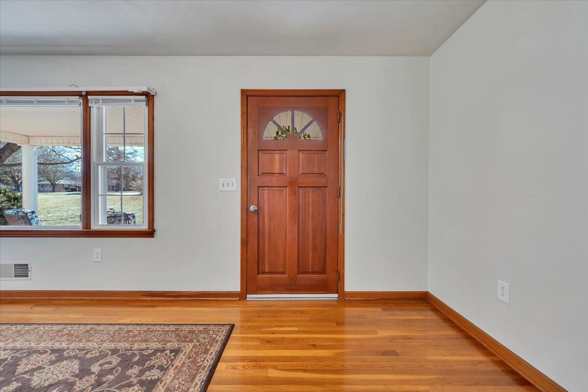 Image 3: 03-MIB00651