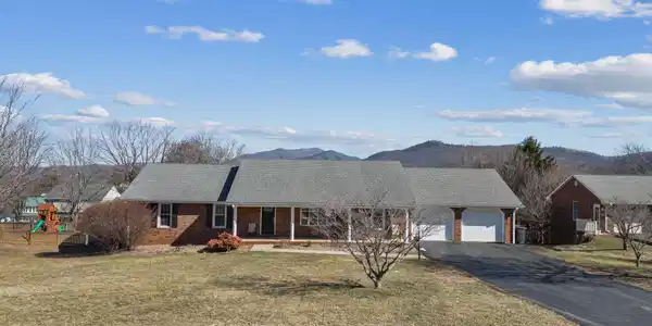 323 Winesap RD