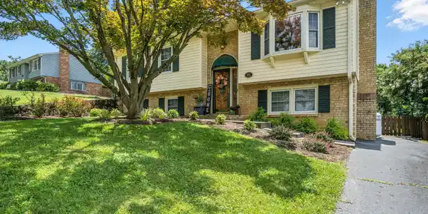 242 Woodlawn AVE