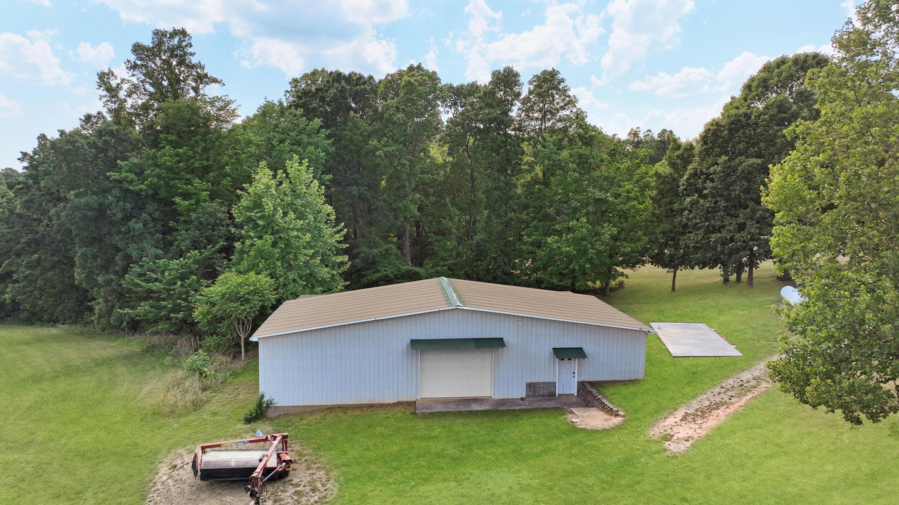 Image 4: Oversized Detached Garage