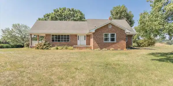 1366 Burnt Chimney RD