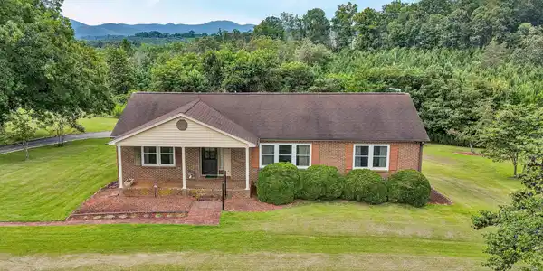 2170 Colonial Turnpike
