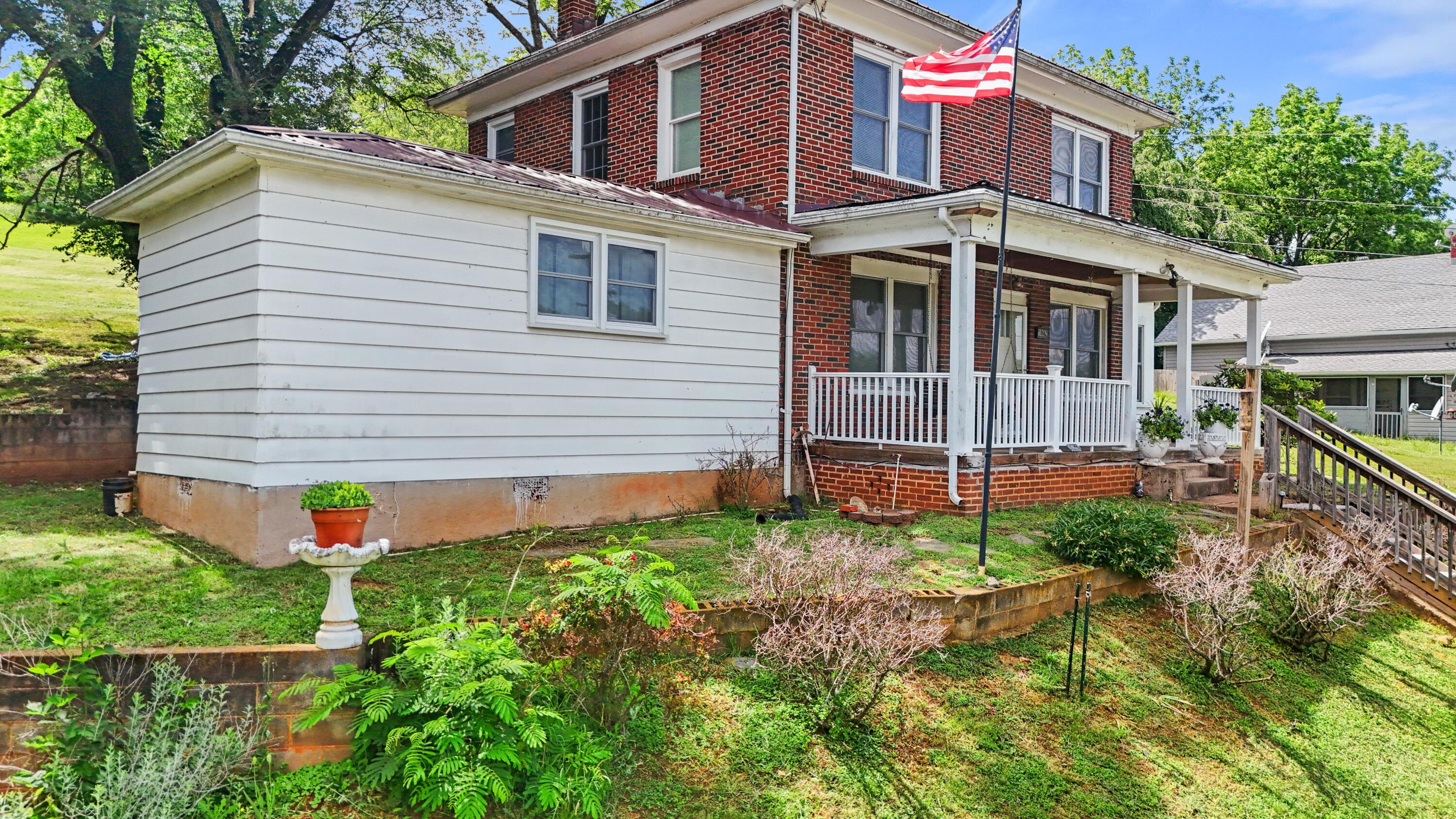 Image 1: Front of house