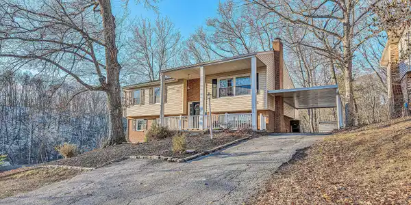 5016 Pin Oak DR