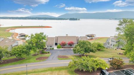 897 Ashmeade RD
