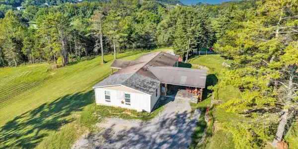 2233 Gravel Hill RD