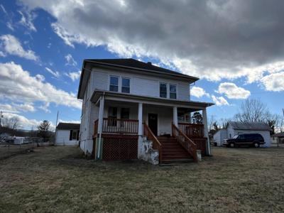 49 Holcombe AVE