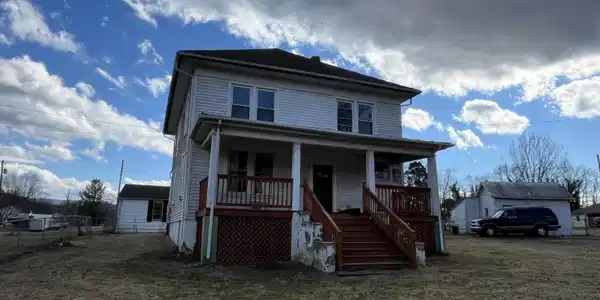 49 Holcombe AVE