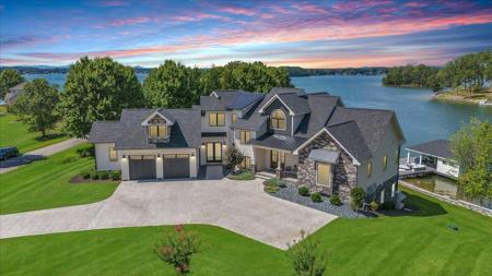 176 Three Point Isle DR