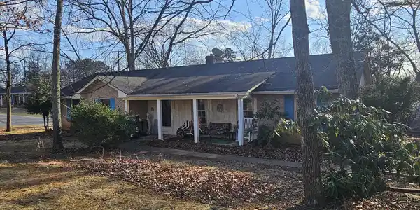 2049 Surrey LN