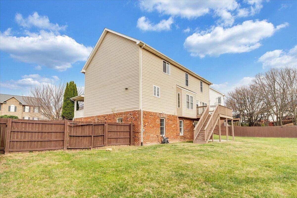 Image 2: Fenced Yard
