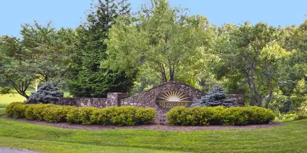 219 Cobble LN