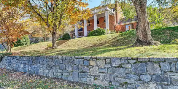6247 Roanoke RD