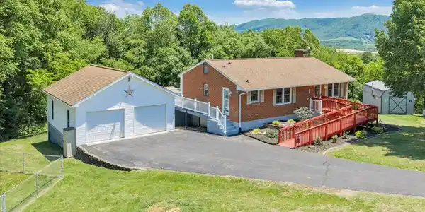 90 Berkshire CIR