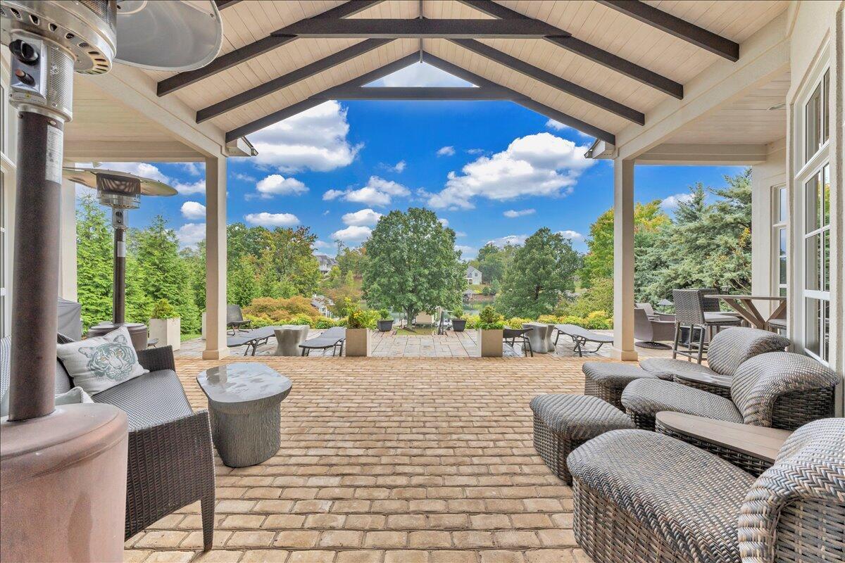 Image 2: 069-MIB00582