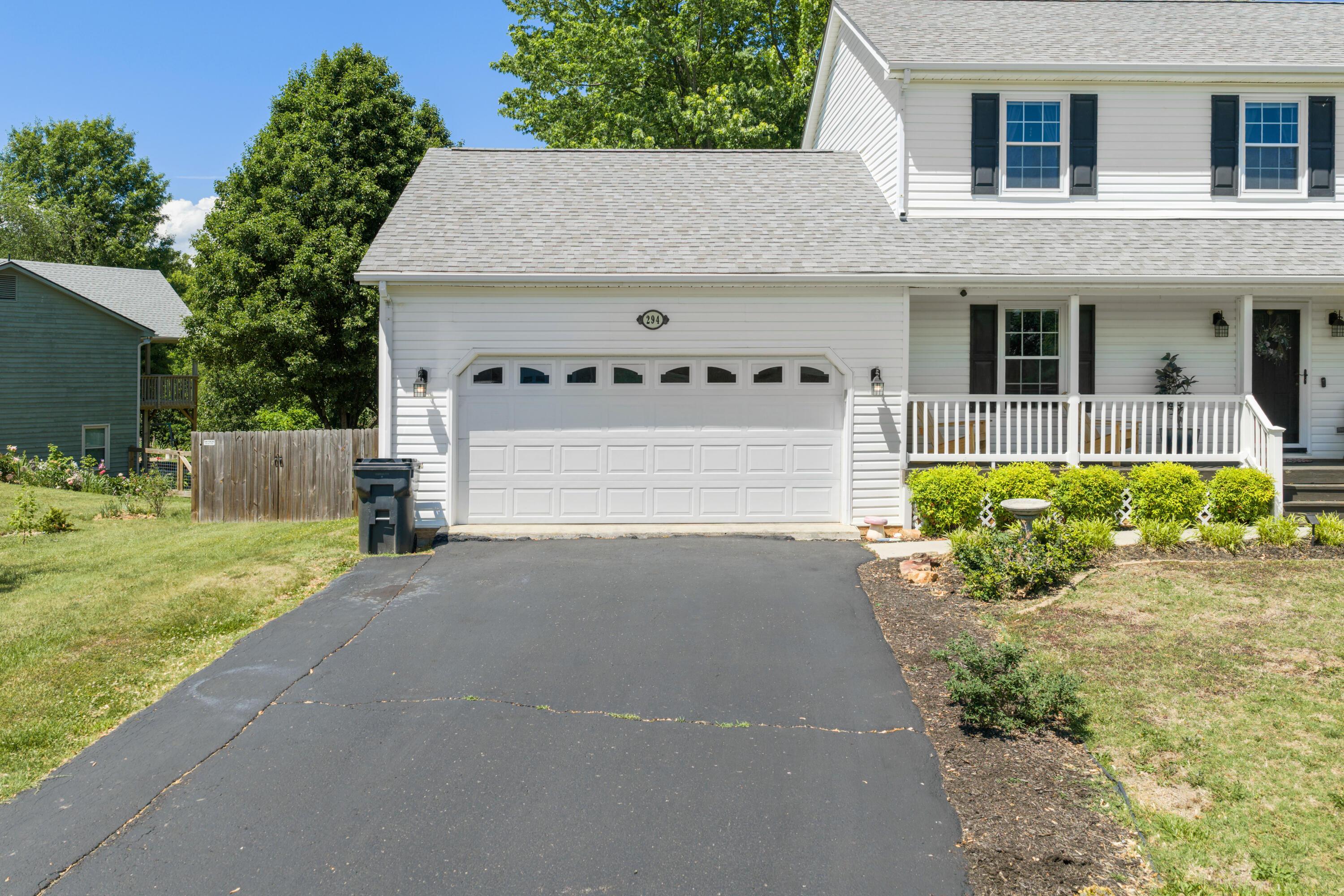 Image 4: Garage