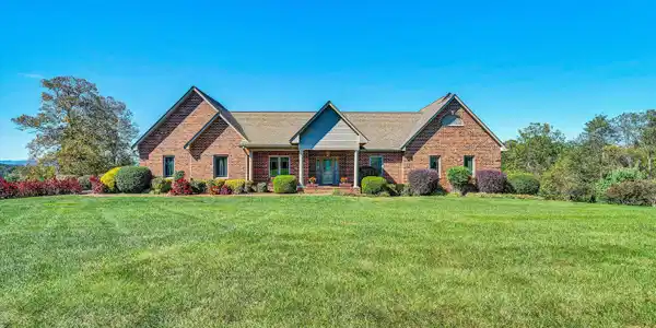 196 Halsey CT