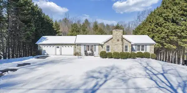 225 Dillard LN
