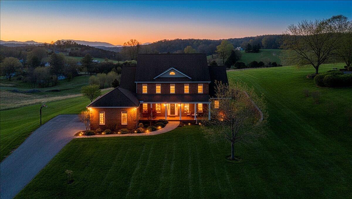 Image 3: 220 Settlers Rd