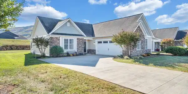 156 Altamira DR