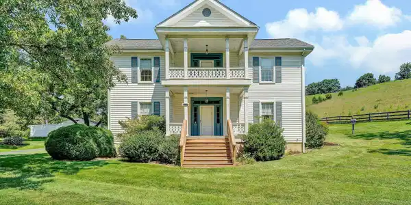 Image 3: Covered porches